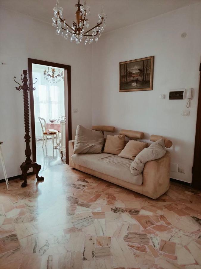 B&B Petit Dejeuner Chiavari Exterior foto