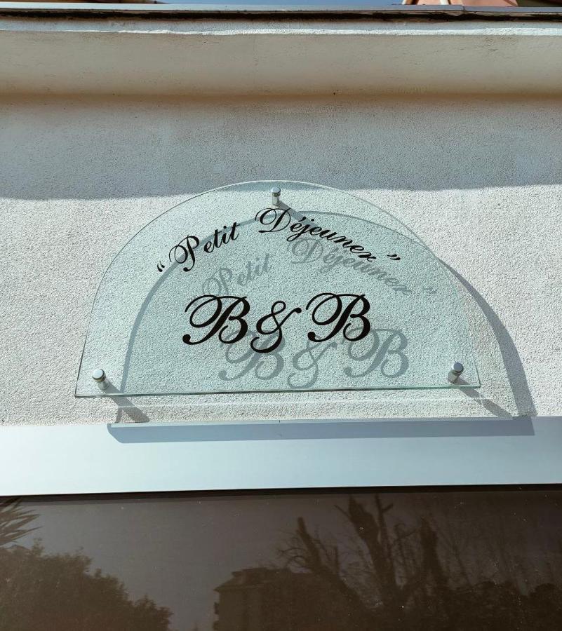 B&B Petit Dejeuner Chiavari Exterior foto
