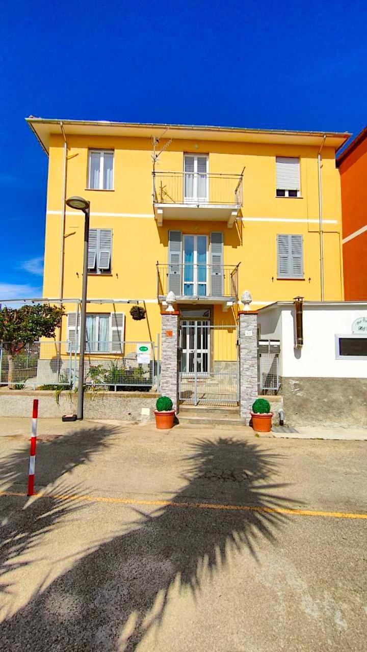 B&B Petit Dejeuner Chiavari Exterior foto